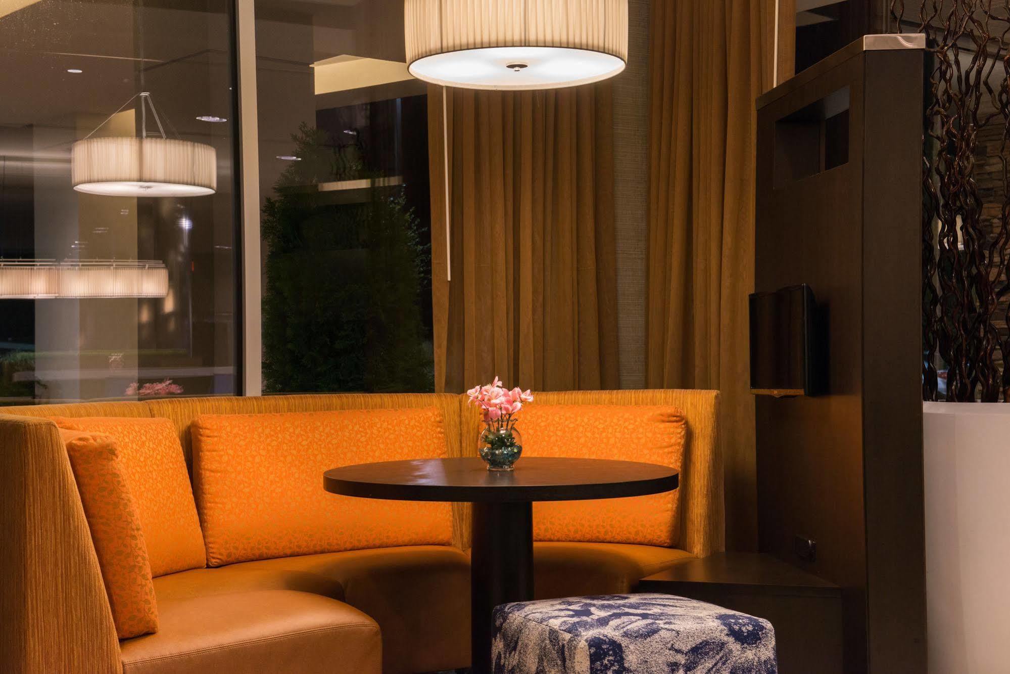 Courtyard By Marriott Hot Springs Hotel Ngoại thất bức ảnh